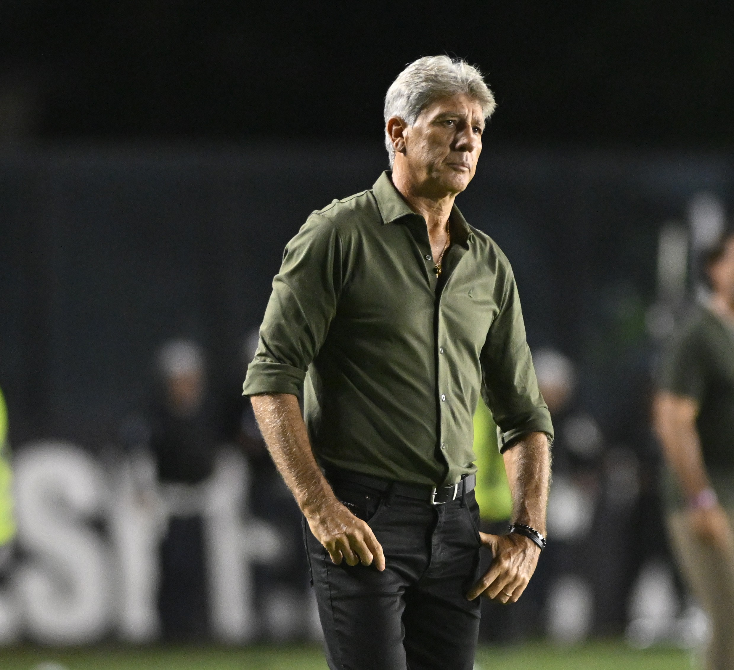 Análise: árbitro muda jogo, e Renato vê primeira turbulência no Vasco | Ge