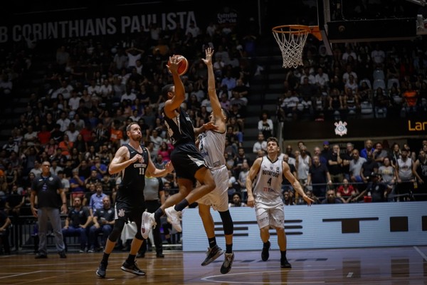 Corinthians Basquete - Sextou com Jogo 100! 💪🏾 . Hoje tem jogo do @nbb  contra o Botafogo no Parque S. Jorge, às 21h10. Confronto importante e  partida especial, é o 100º jogo