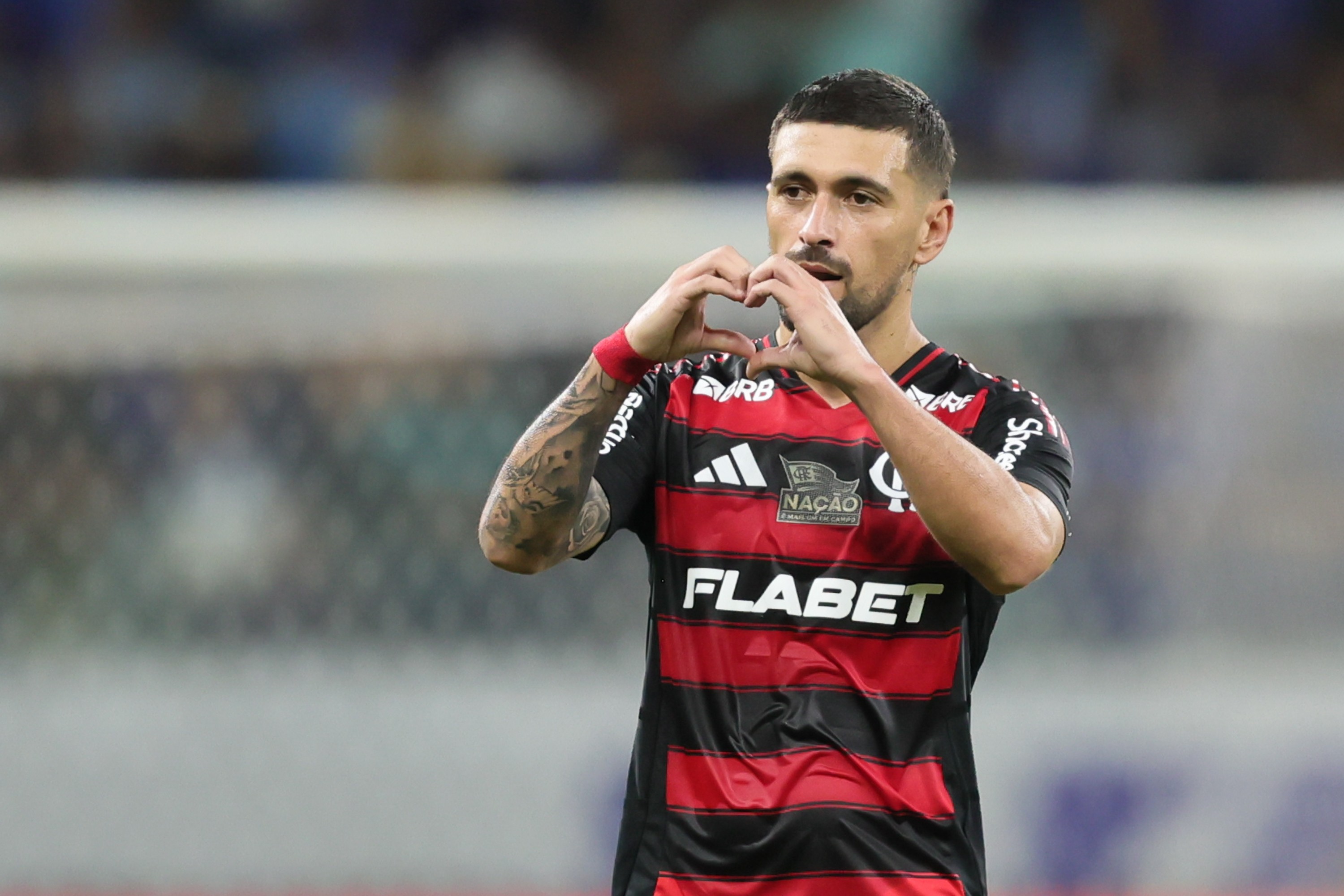 Arrascaeta retorna e três titulares poupados na lista do Flamengo contra Botafogo-PB.