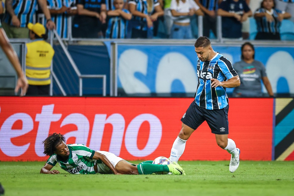 João Pedro deu assistência para Braithwaite marcar contra o Juventude — Foto: Lucas Uebel / Grêmio FBPA