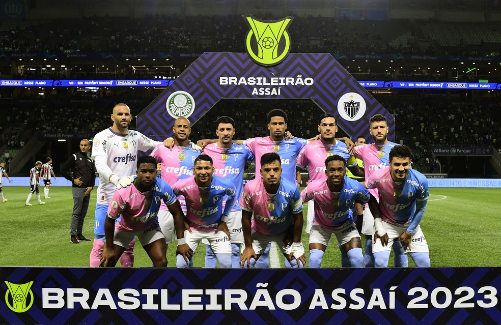 Palmeiras vai leiloar camisas utilizadas contra o Atlético-MG pelo Brasileirão  — Foto: Marcos Ribolli