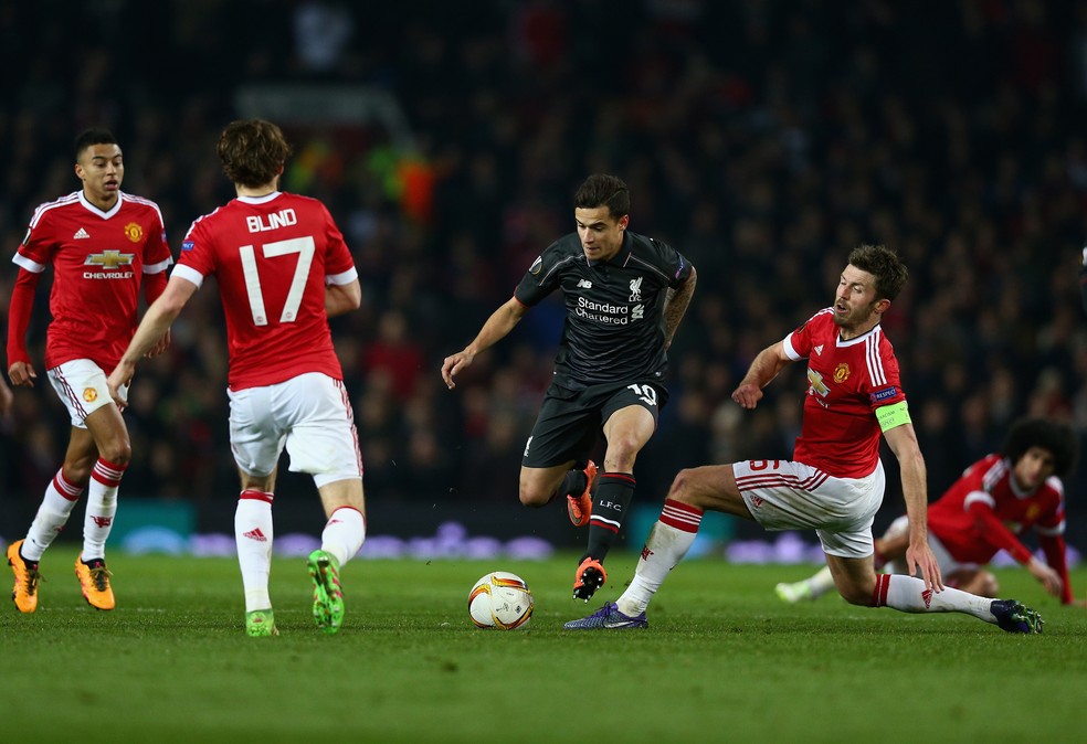 Coutinho, em classifica&ccedil;&atilde;o contra o Manchester United, de Depay &mdash; Foto: Clive Brunskill/Getty Images