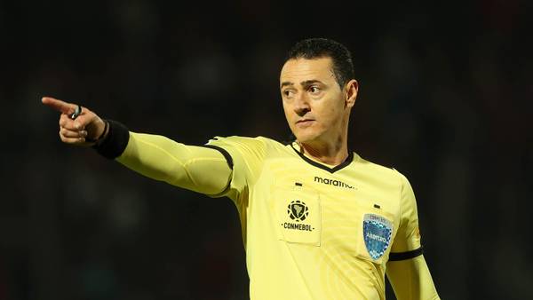 Conmebol define equipe de arbitragem para Boca Juniors x Palmeiras pela Libertadores