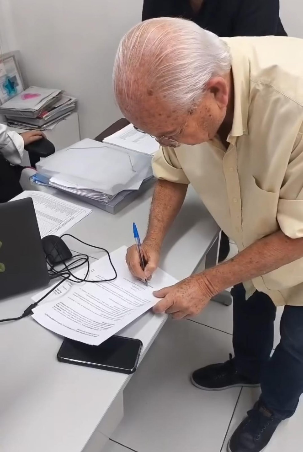 Delair Dumbrosck inscreve chapa para eleição do Flamengo — Foto: Reprodução