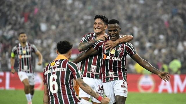Diogo Barbosa, Jhon Arias e Cano comemoram vitória do Fluminense em cima da LDU, na final da Recopa