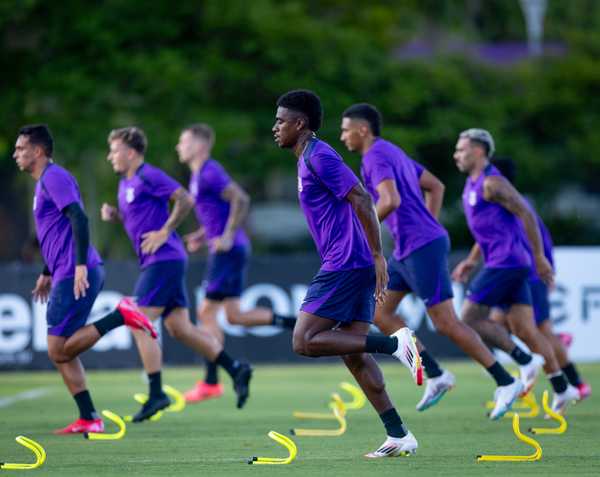 Memphis treina e é opção para reforçar Corinthians contra Velo Clube