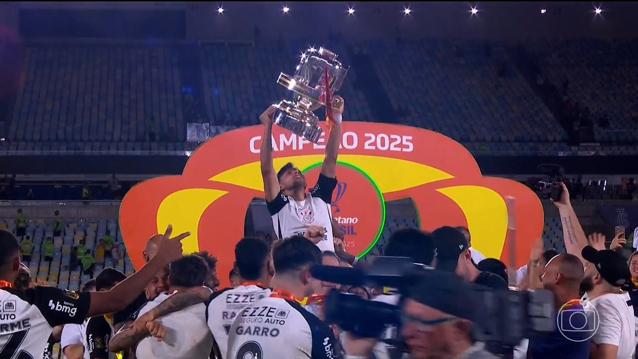 Garro admite desafios no Corinthians, mas celebra honra de levantar títulos: 