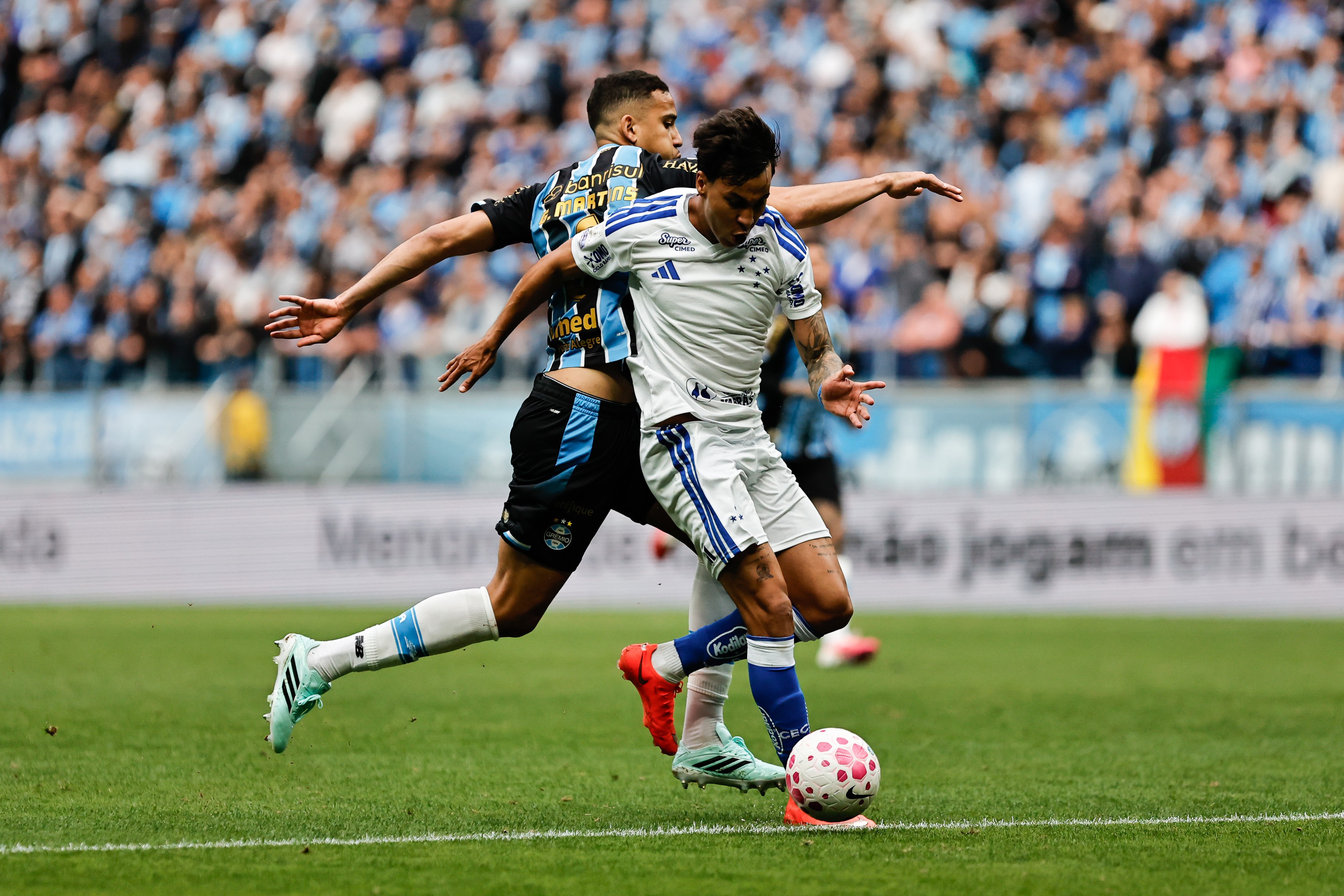Análise: Grêmio afunda contra o Cruzeiro e se aproxima a passos largos da Série B