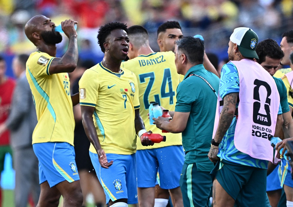 Jogadores do Brasil em pausa para hidratação