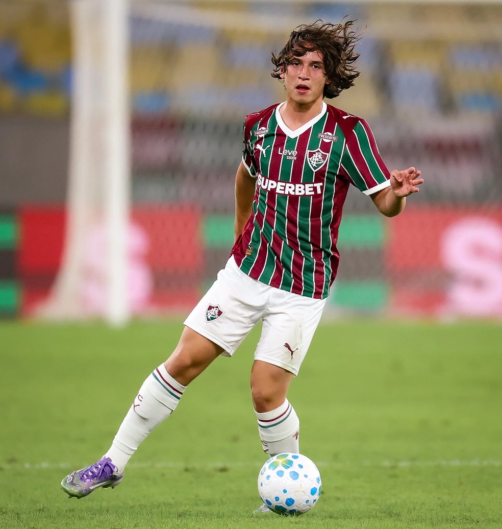 Ruan Sales: A Joia de Xerém que Brilha sob os Olhos de Zubeldía