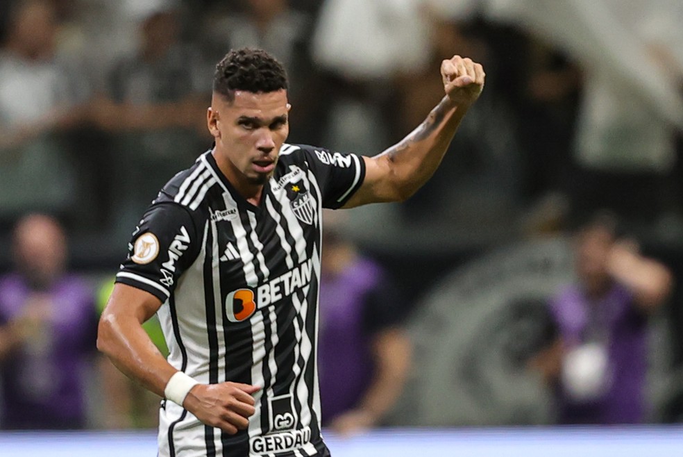 É cria do Mengão, joga na Premier League, e seria reforço do Atlético  Mineiro em 2024