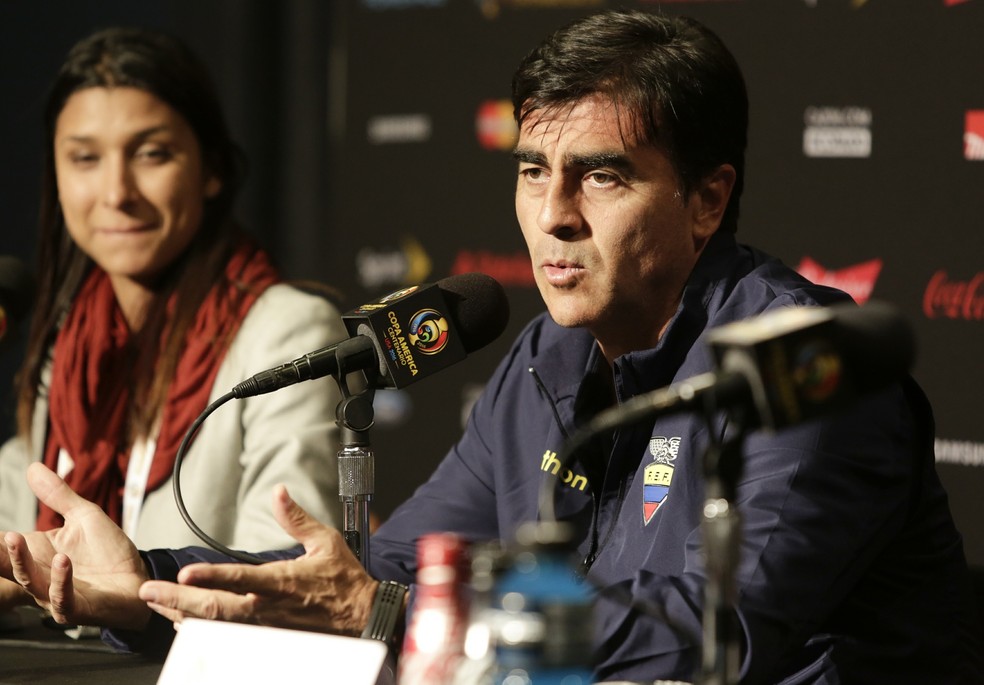 Gustavo Quinteros passou pela seleção do Equador em 2015 — Foto: AFP