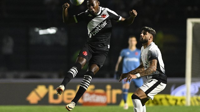 Léo e Yuri Alberto dispuram em Vasco x Corinthians pelo Brasileirão