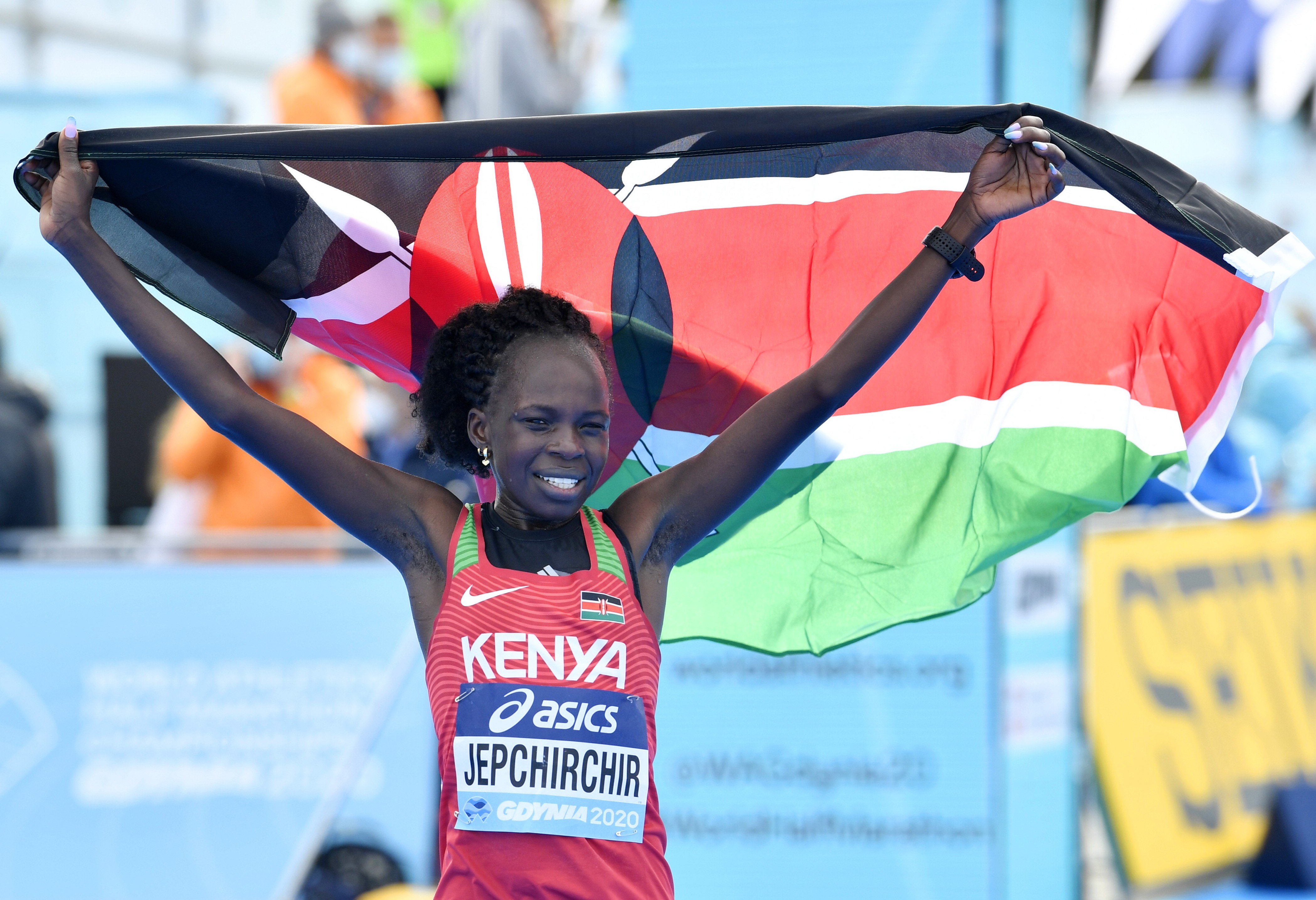 Campeã mundial e olímpica da maratona é suspensa provisoriamente por doping