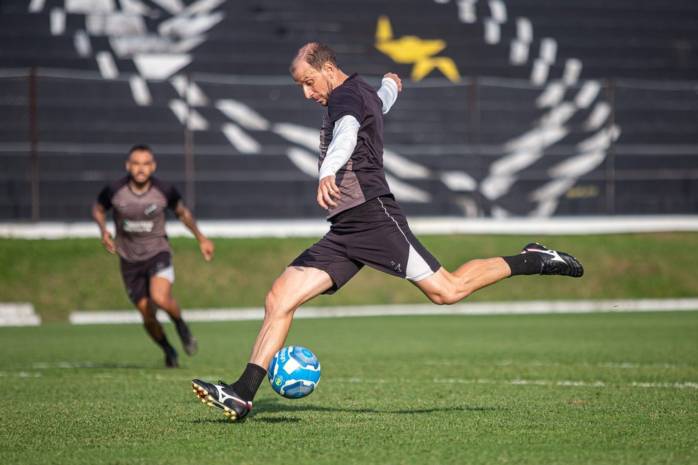 Renan Bressan n&atilde;o conseguiu ter boas atua&ccedil;&otilde;es no ABC &mdash; Foto: Renn&ecirc; Carvalho/ABC