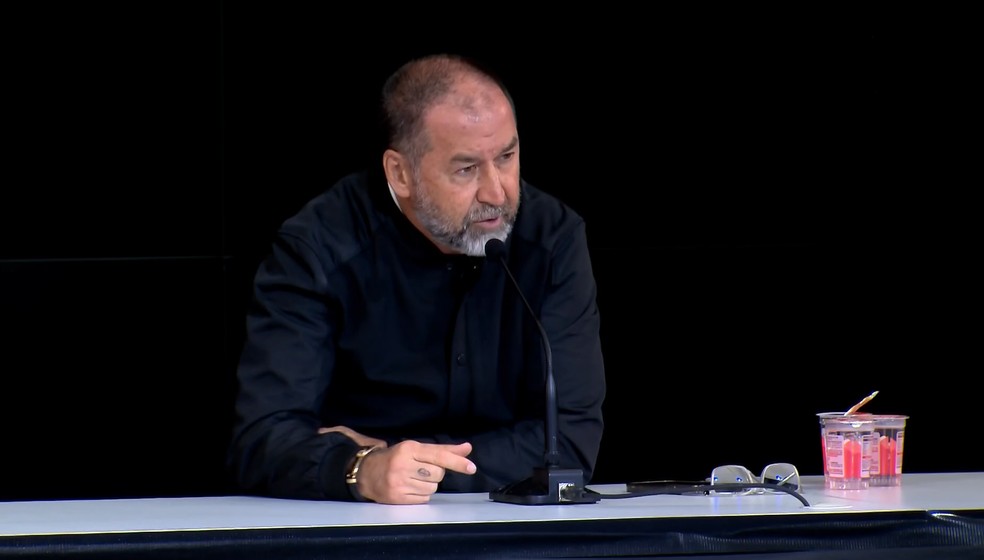 Augusto Melo em entrevista coletiva — Foto: Globo