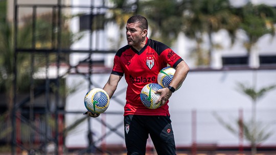 Umberto Louzer lamenta os desfalques, mas vê Atlético-GO mais confiante e preparado