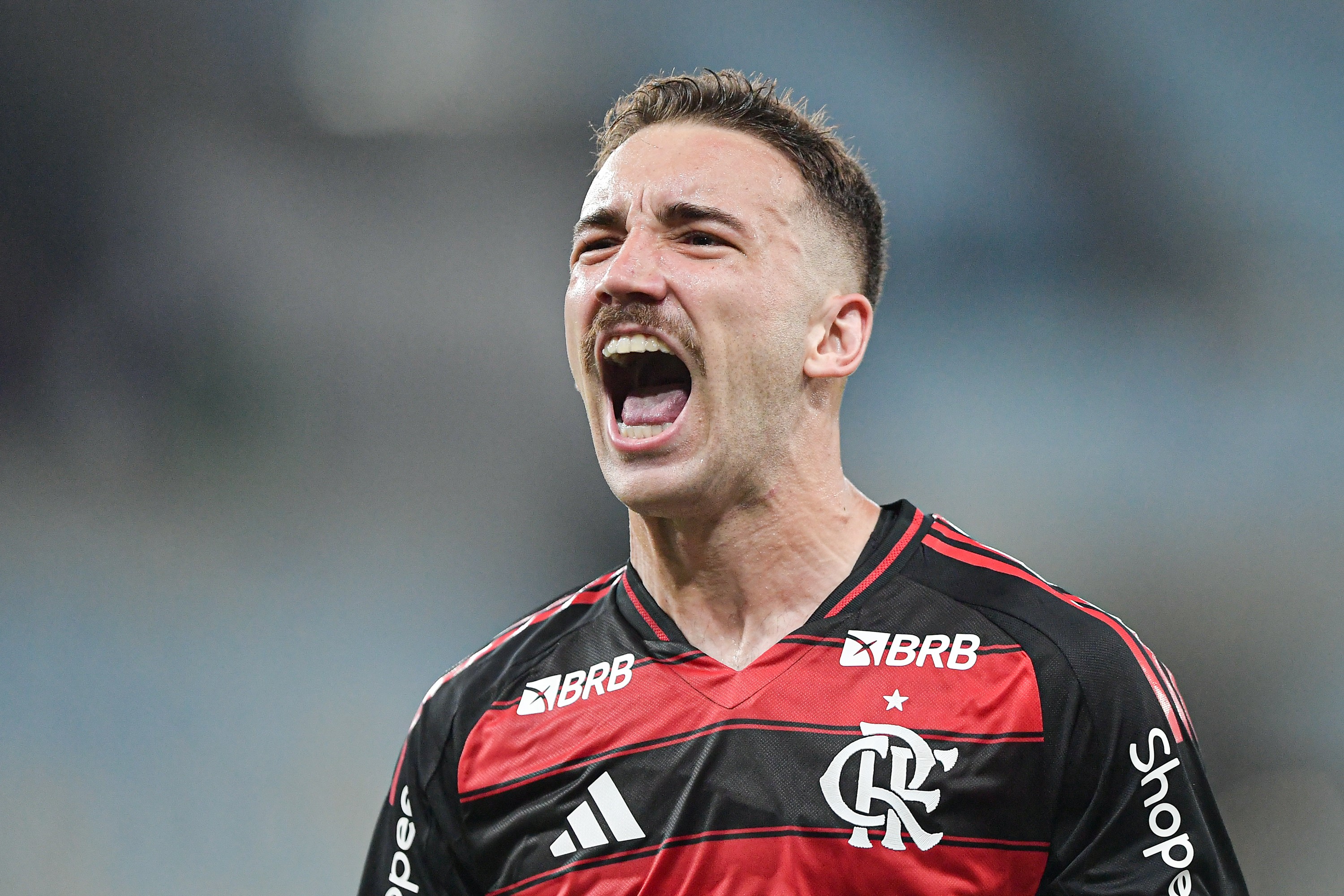 Ortiz questiona lance de Weverton em vitória do Flamengo: Desnecessário