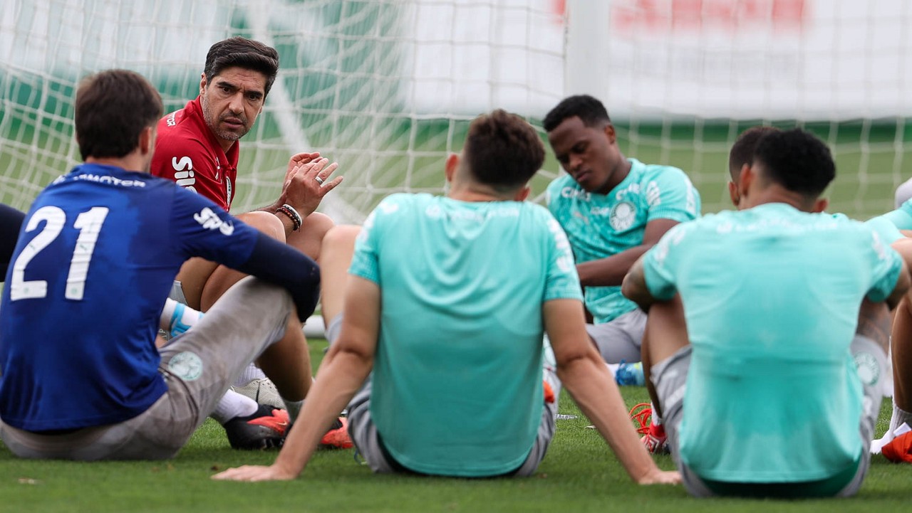 Escalação do Palmeiras: sem dois titulares, Abel prepara mudanças contra o Bragantino