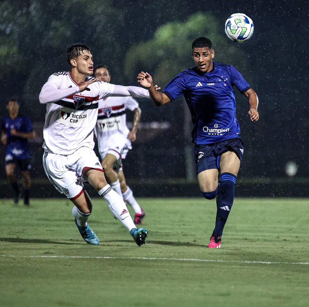 Fernando em ação pelo Cruzeiro — Foto: Gustavo Martins/Cruzeiro