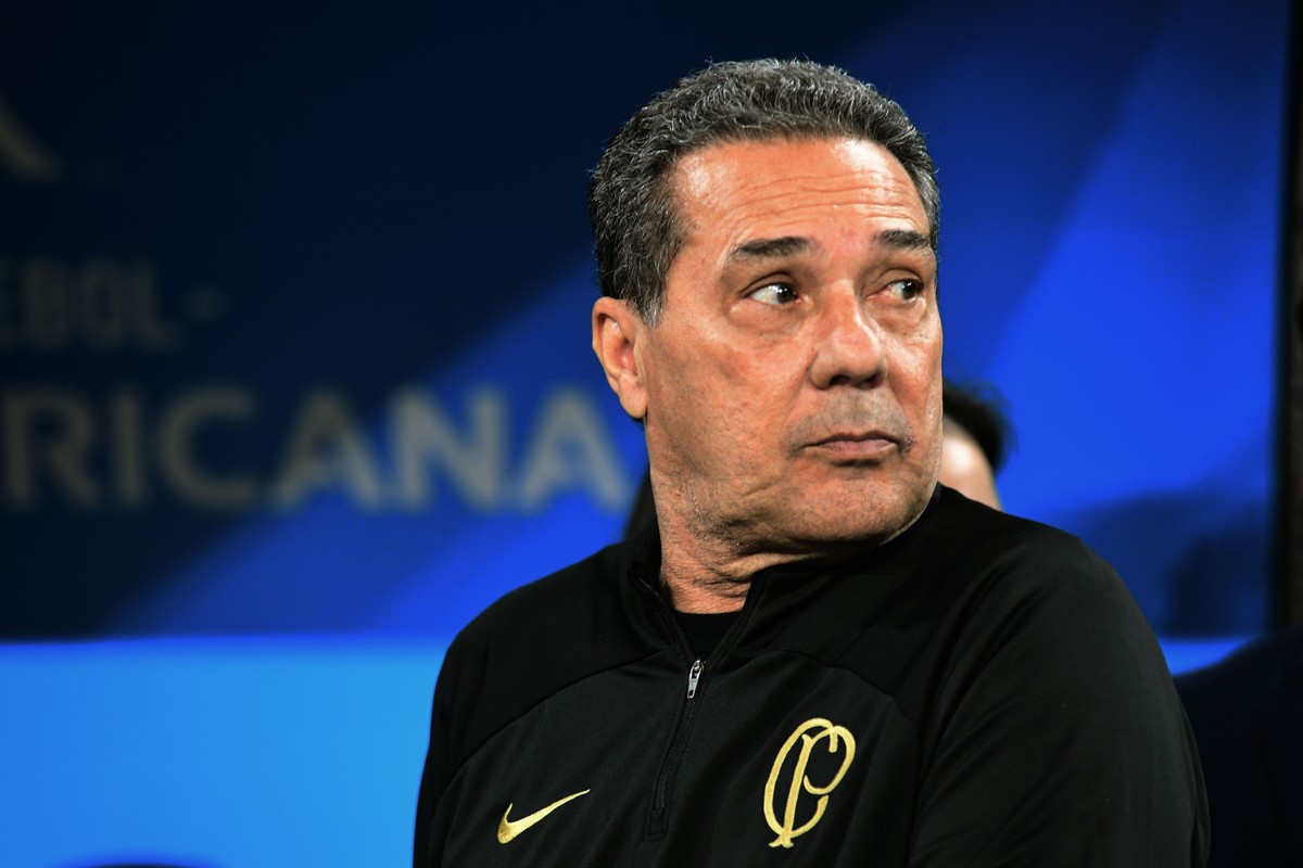 Luxemburgo valoriza vantagem do Corinthians e reclama de pênalti não marcado: teria que marcar