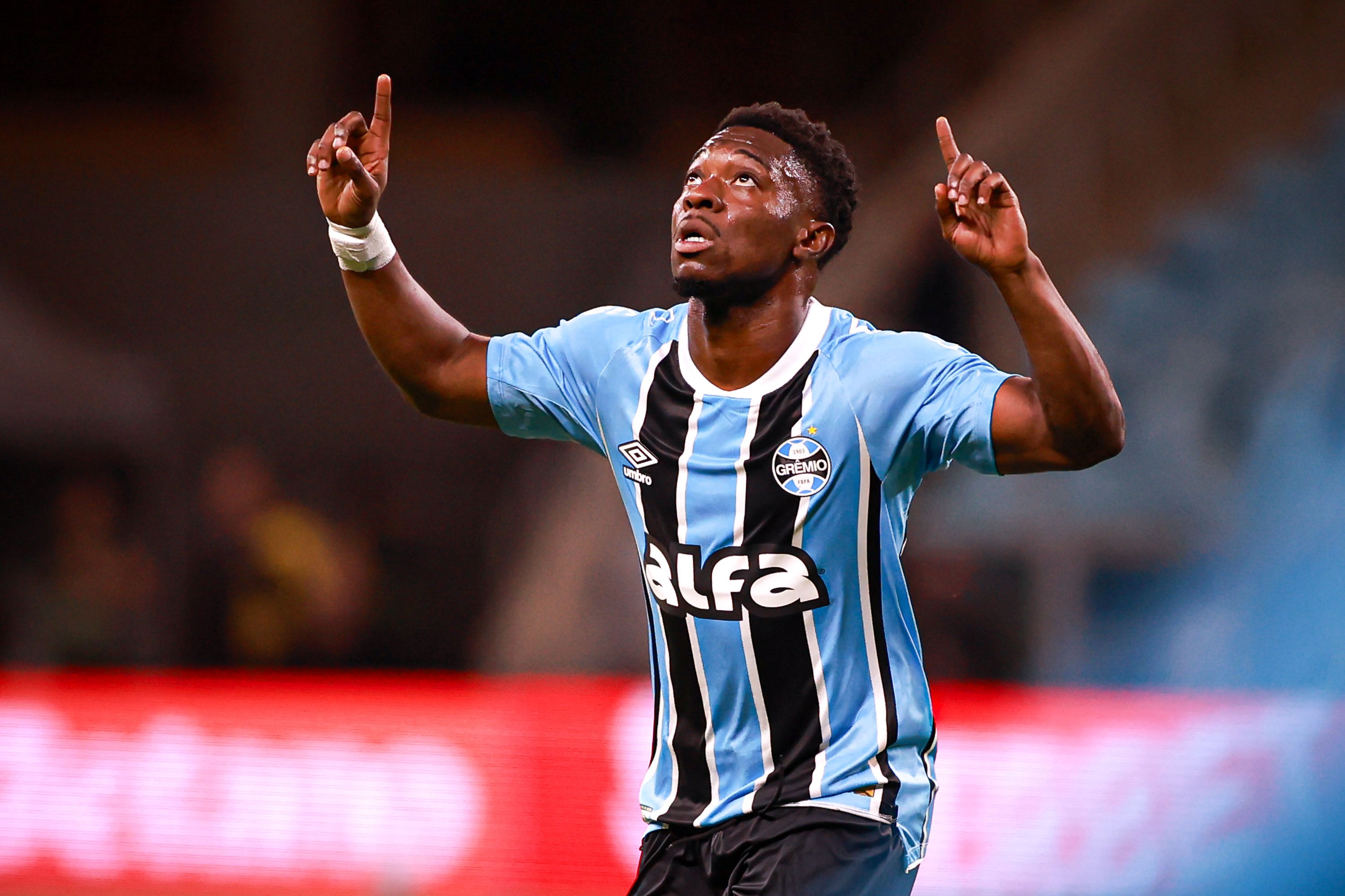Departamento médico do Grêmio cheio durante Mundial de Clubes: situação dos jogadores.