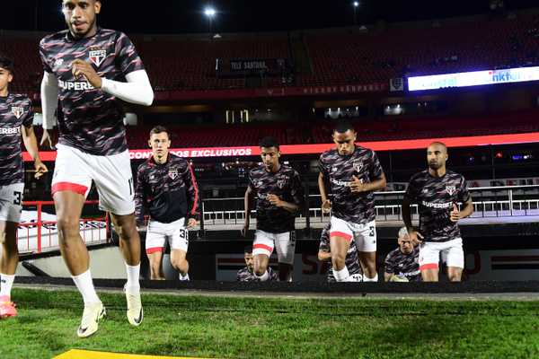 Aumentou muito: Baixa presença da torcida no Morumbi devido a aumento de ingressos.