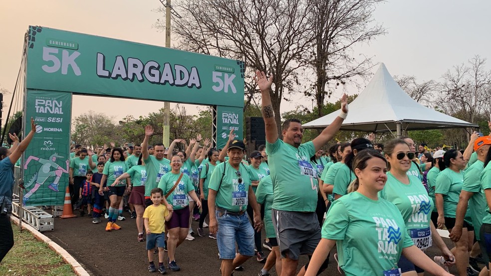 Largada da caminhada de 5 km — Foto: Augusto Castro