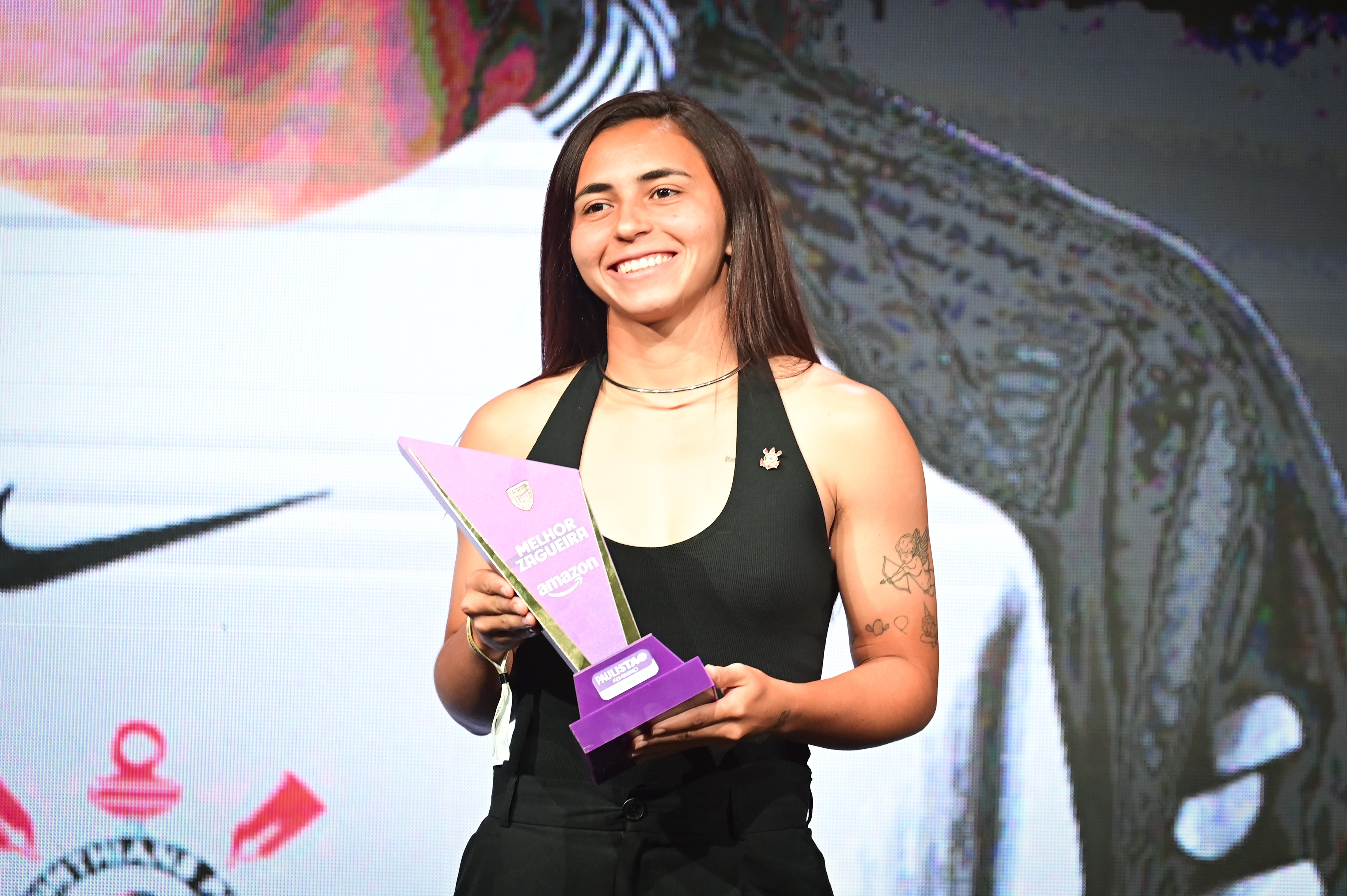 Melhor zagueira da temporada, Mariza se emociona em despedida do Corinthians Feminino