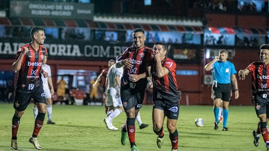 Vitória inicia conversas para renovar contrato com Osvaldo, Alerrandro e Luan