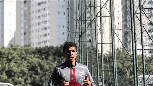 Luiz Gustavo tem retorno com restrições no São Paulo e se mantém sob cuidados médicos