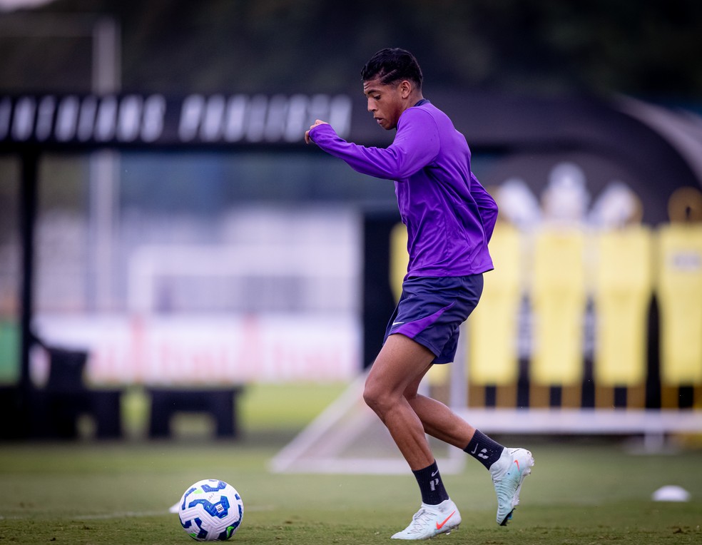 Kauê Furquim, de 16 anos, ganhou chances em treinos do profissional do Corinthians — Foto: Rodrigo Coca / Ag.Corinthians