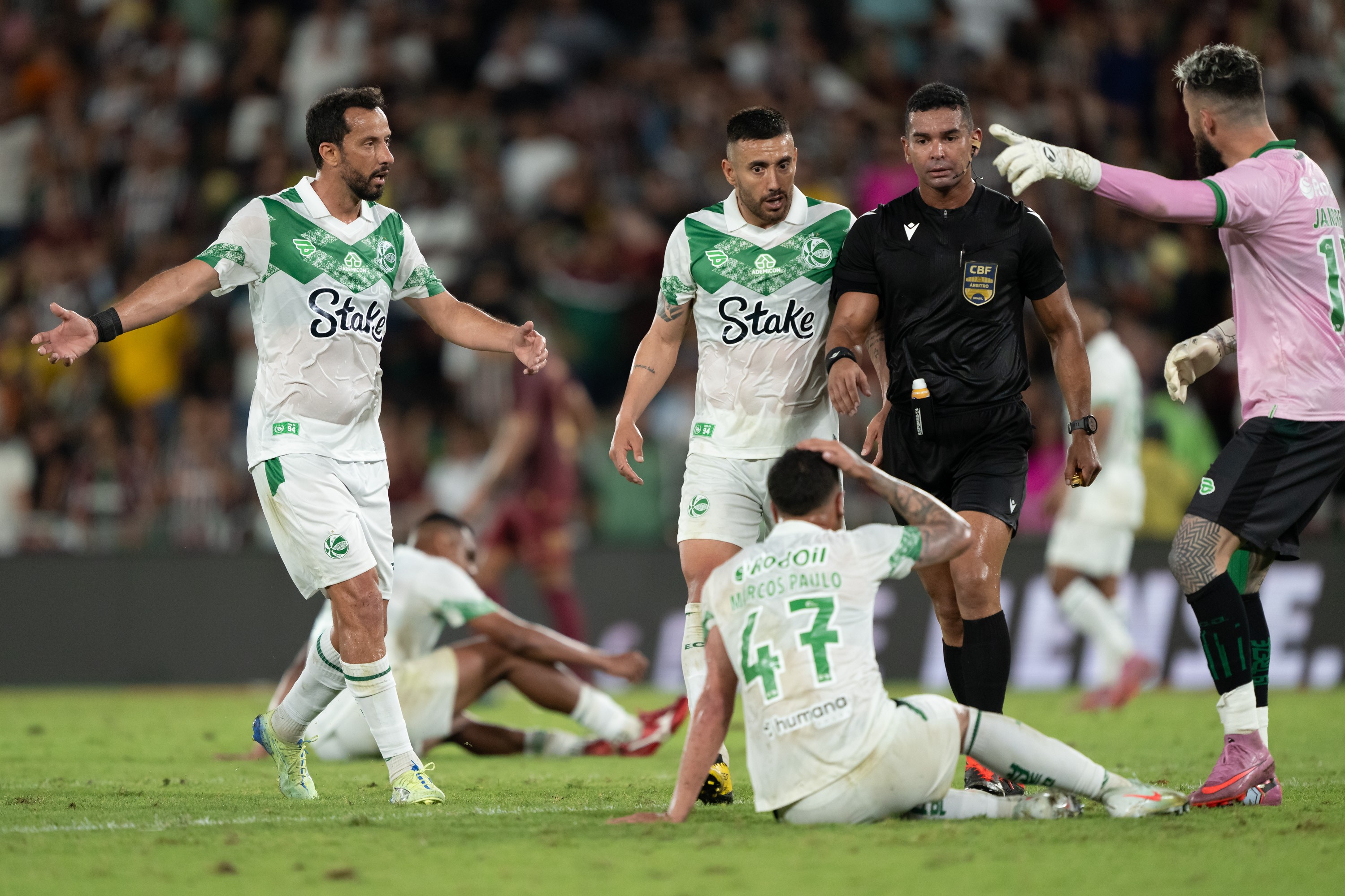 Nenê e Alan Ruschel são punidos pelo STJD por incidentes