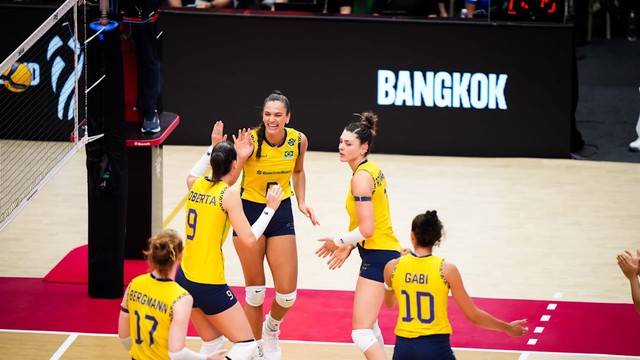 Brasil comemora ponto nas quartas de final do Mundial de vôlei contra a França