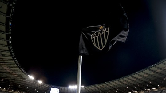 Atlético-MG paga atrasados aos jogadores antes de viagem para Colômbia - Clube havia combinado com jogadores que o pagamento seria feito no dia 15