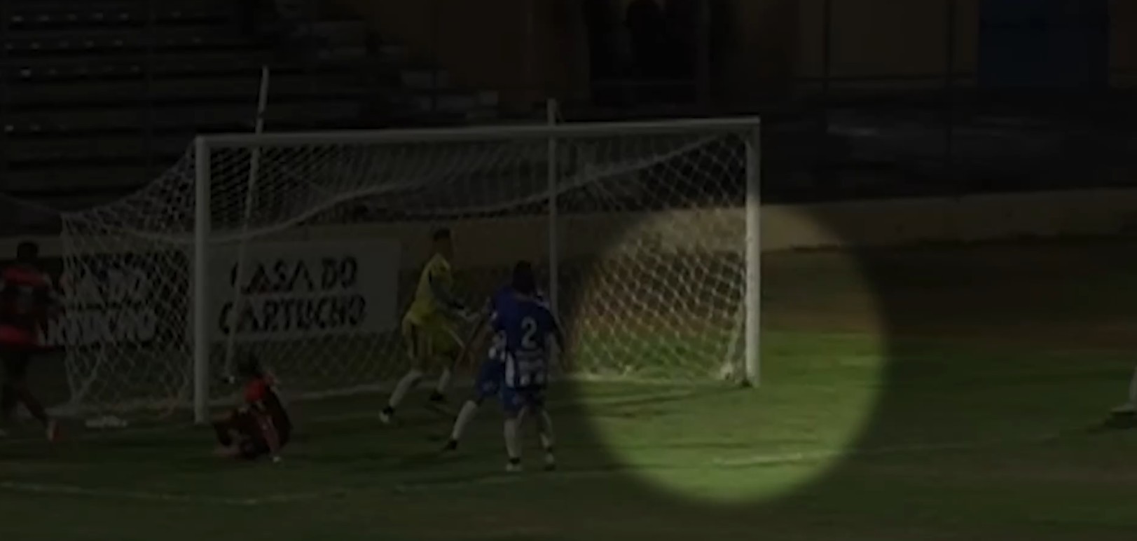 Entrou ou não? Arbitragem valida gol polêmico em semifinal da 2ª Divisão do Piauí; assista ao lance