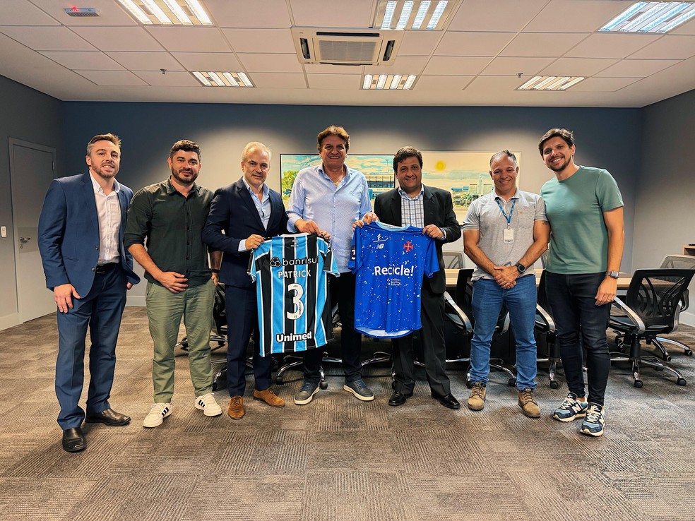 Alberto Guerra, presidente do Grêmio, com presidente Patrick Morais de Carvalho, do Belenenses — Foto: Arquivo pessoal
