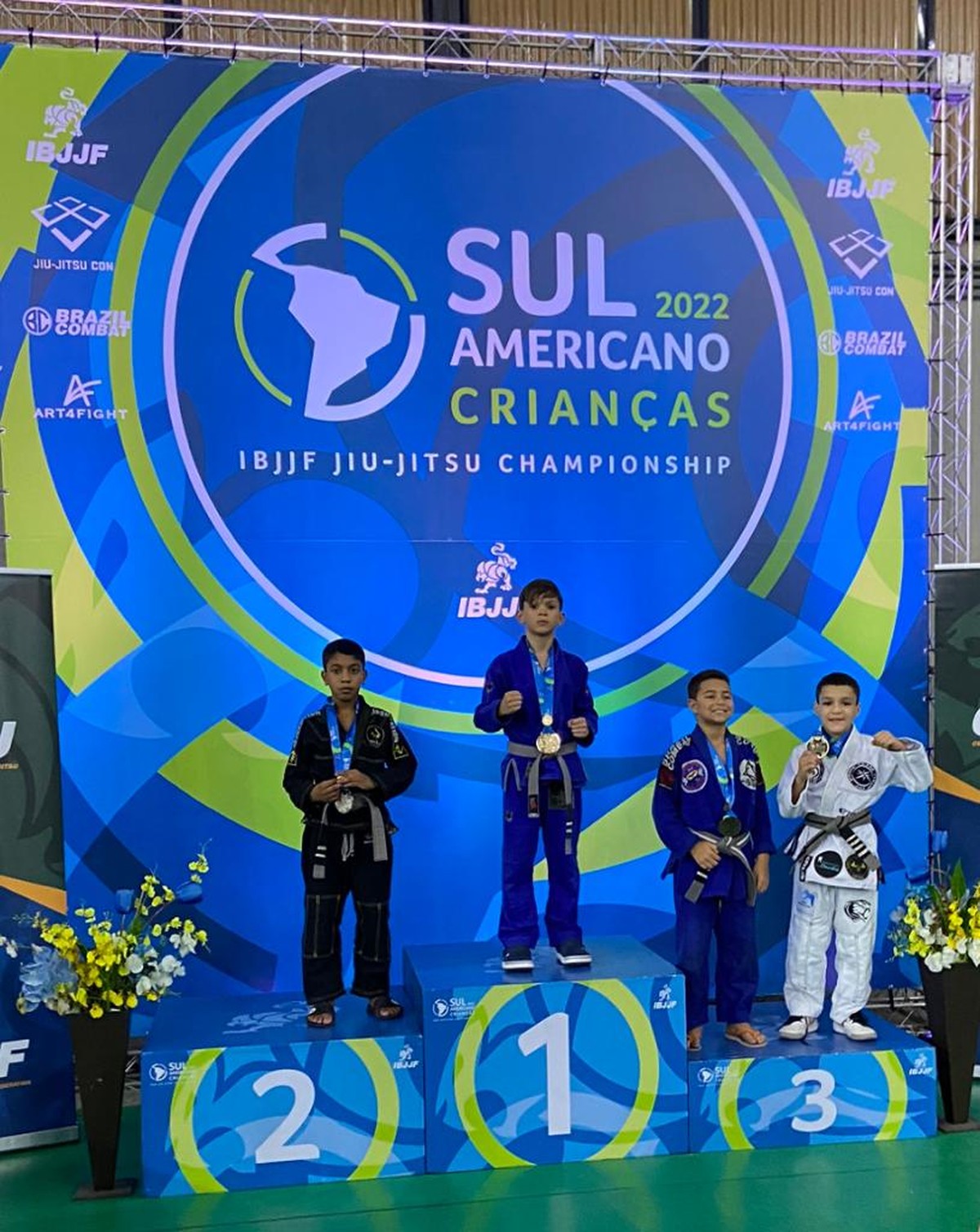 Simpliciomendense é campeão mundial faixa azul de JIU JITSU