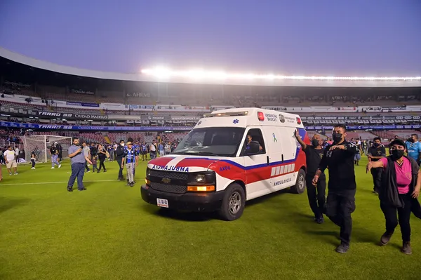 Briga generalizada em estádio no México deixa mais de vinte