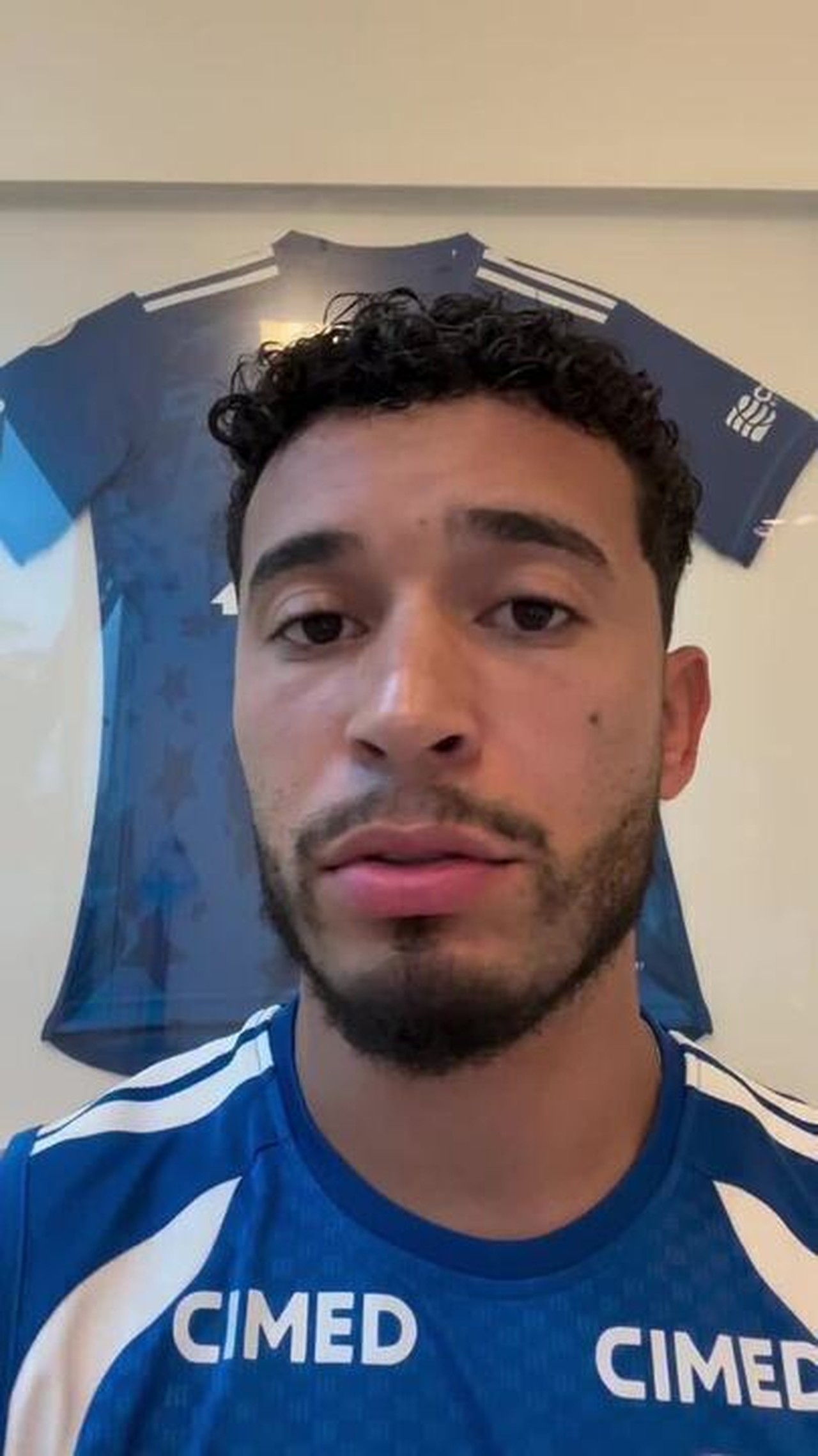 William Lança Desculpas Após Riso em Derrota do Cruzeiro, Ganha Apoio da Diretoria