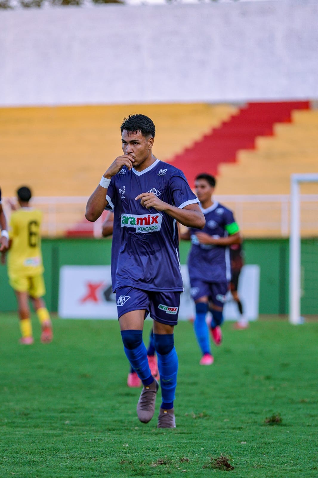 Dobradinha: atacante Ruan é artilheiro e campeão profissional pela 1ª vez na carreira