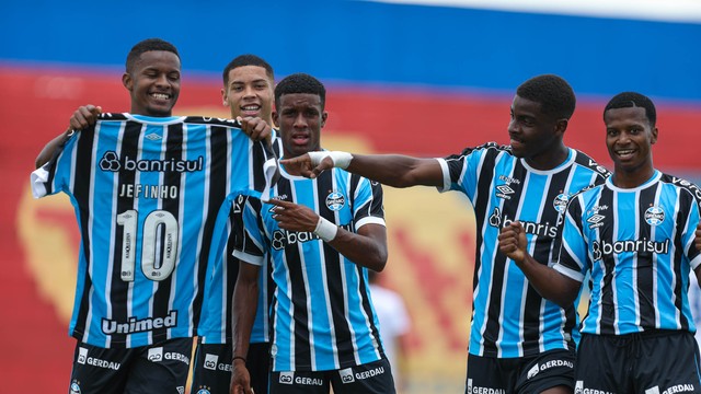 Jardiel mostra a camisa de Jefinho na comemoração do gol, na Copinha