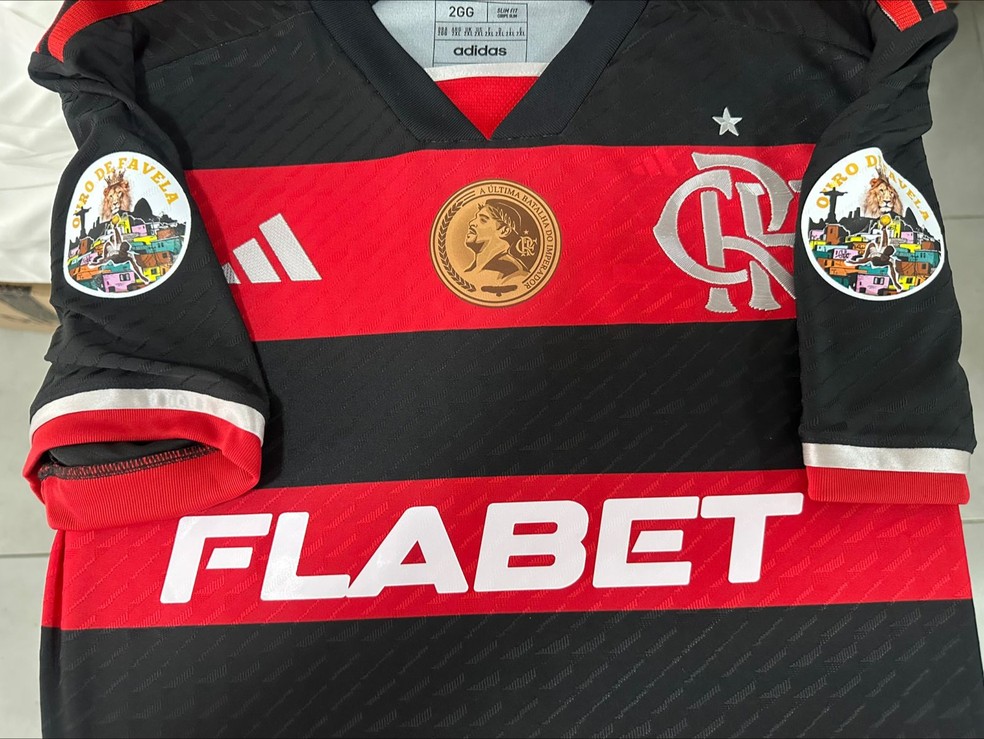 Confira a camisa que o time do Flamengo vai usar na despedida de Adriano