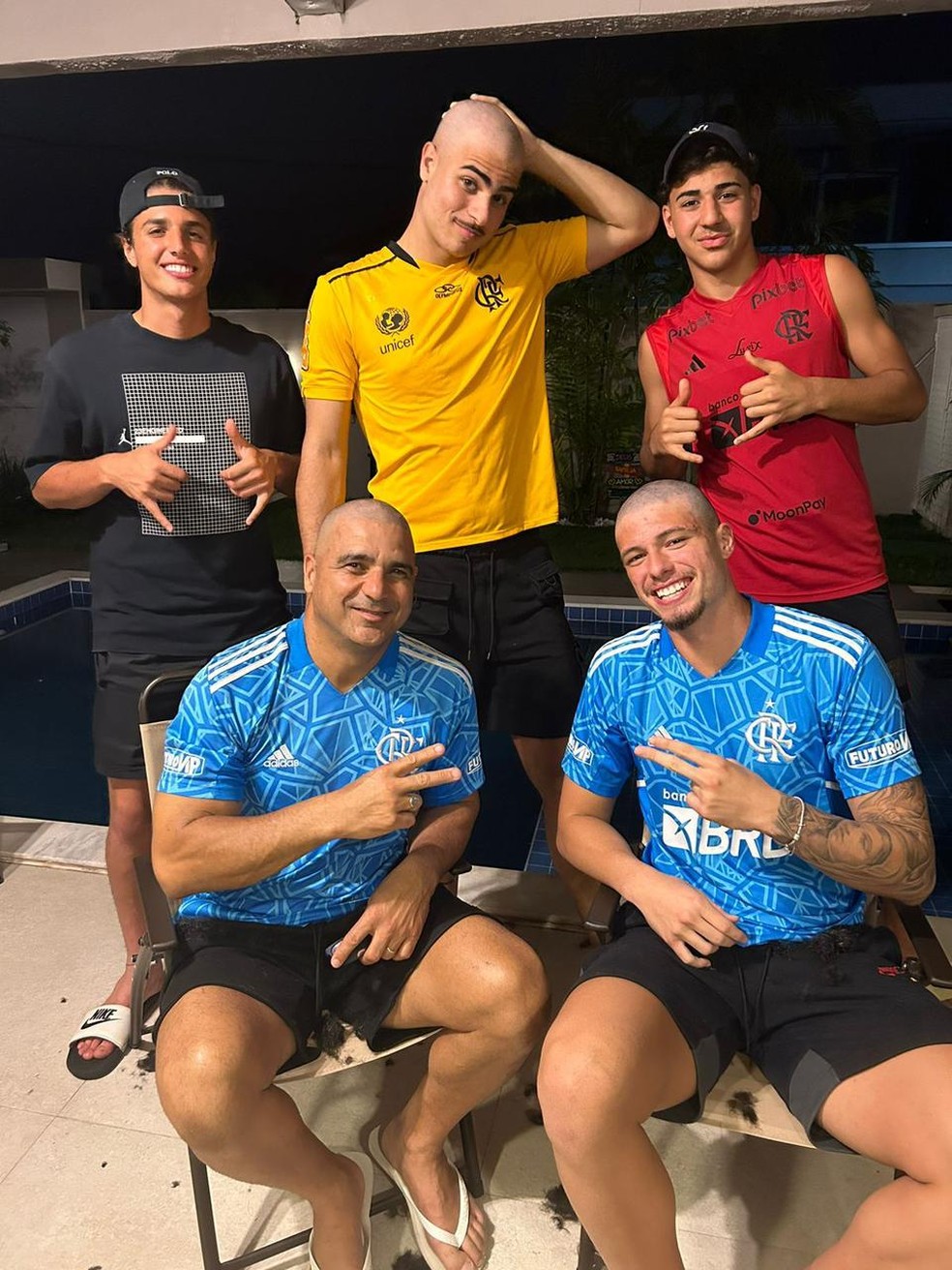 Volante Khauan, goleiro Raphael, Davi (irmão de Raphael), Gustavo (pai de Raphael) e goleiro Lucas — Foto: Reprodução