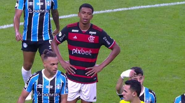 Flamengo libera Carlinhos para participar do Campeonato Carioca.