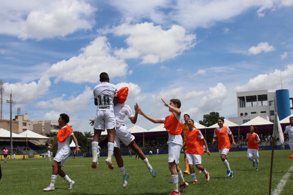 Corinthians em duelo contra o Rio Branco pela Copinha Votorantim — Foto: Renata Amaral
