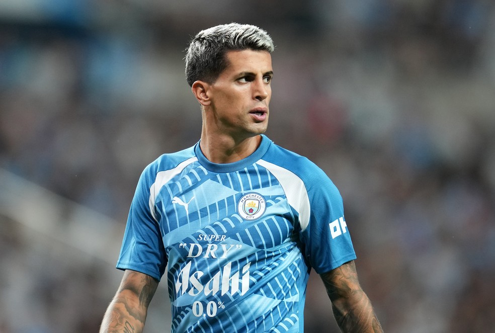 Show' de João Cancelo vale três pontos ao Barcelona em jogo 'de