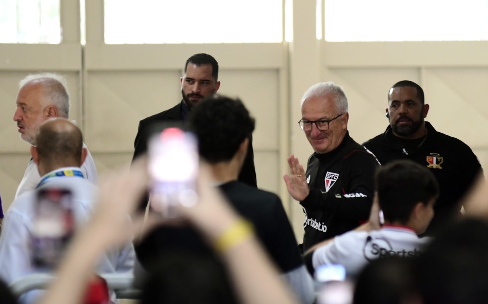 Dorival Júnior no Morumbi para São Paulo x Santos — Foto: Marcos Ribolli
