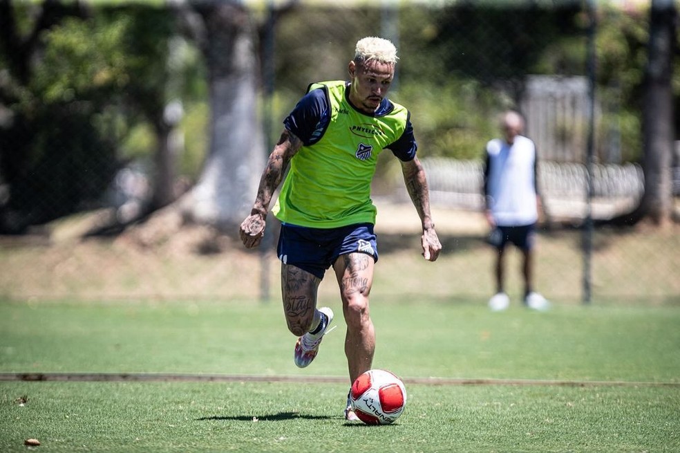 Neilton em treino do Água Santa — Foto: A5 Fotografia