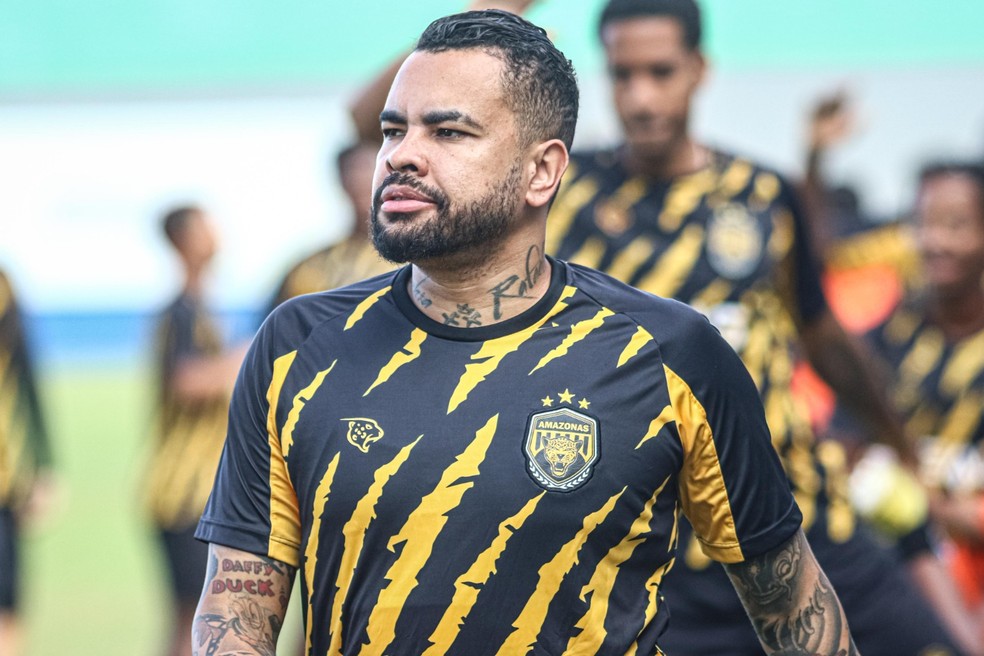 Dentinho com a camisa do Amazonas — Foto: João Normando/AMFC